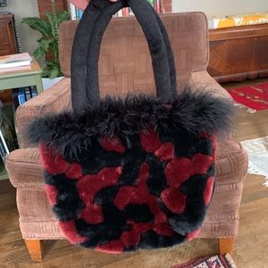 All-out ‘90s/Y2K Furry Purse